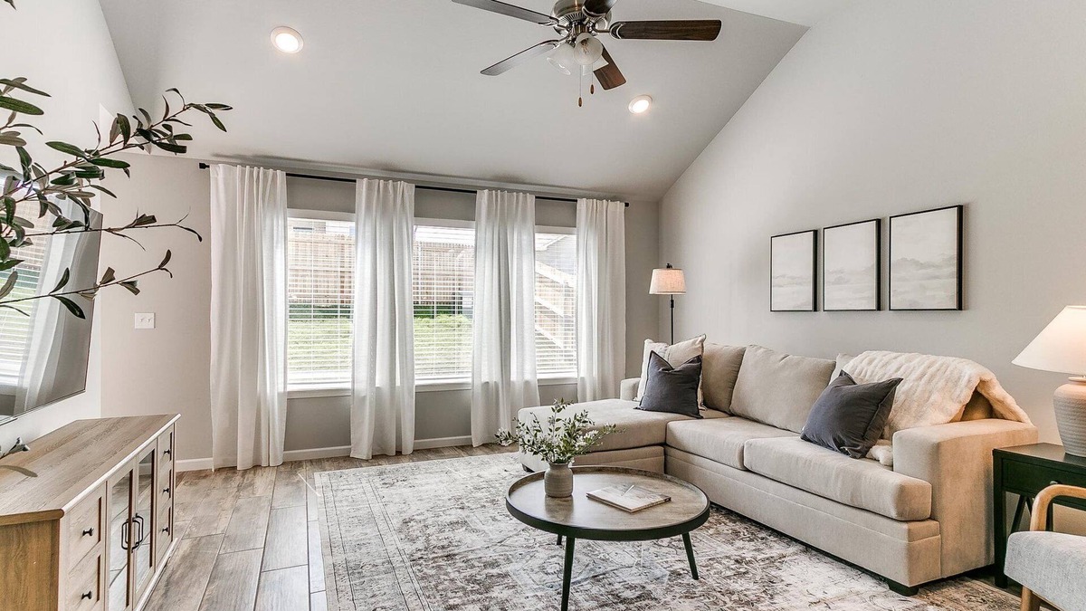 Broken Arrow House | Spacious Retreat with Vaulted Ceilings & Primary Suite!