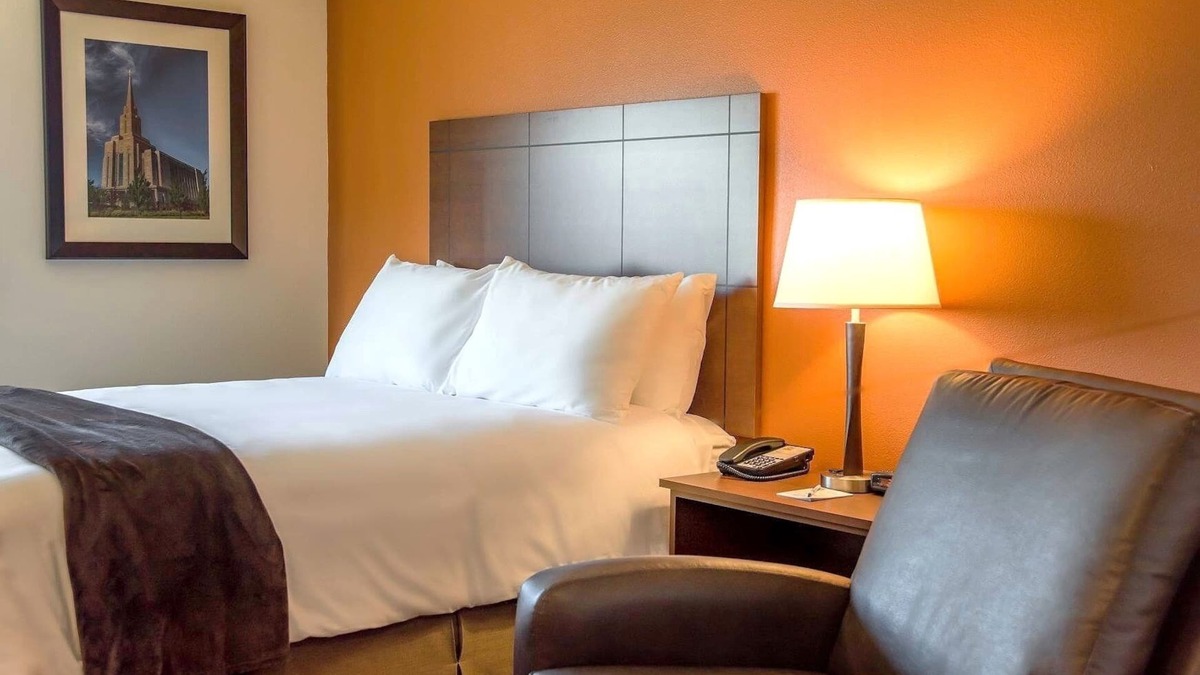 Fargo Hotel | Spacious Retreat with In-Room Kitchen | Pet-Friendly | Free Parking | BBQ Area