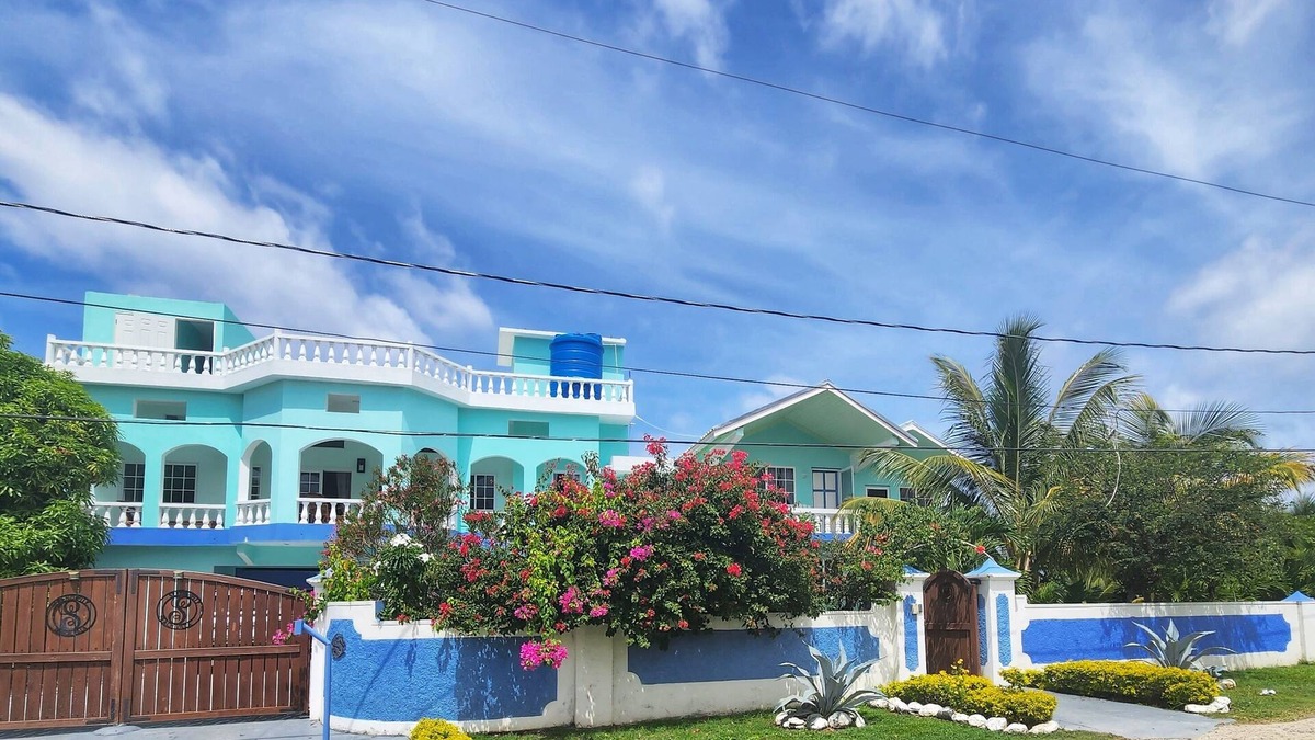Moore Town Villa | Spacious romantic beach front villa located in Turtle Bay Beach Portland Jamaica