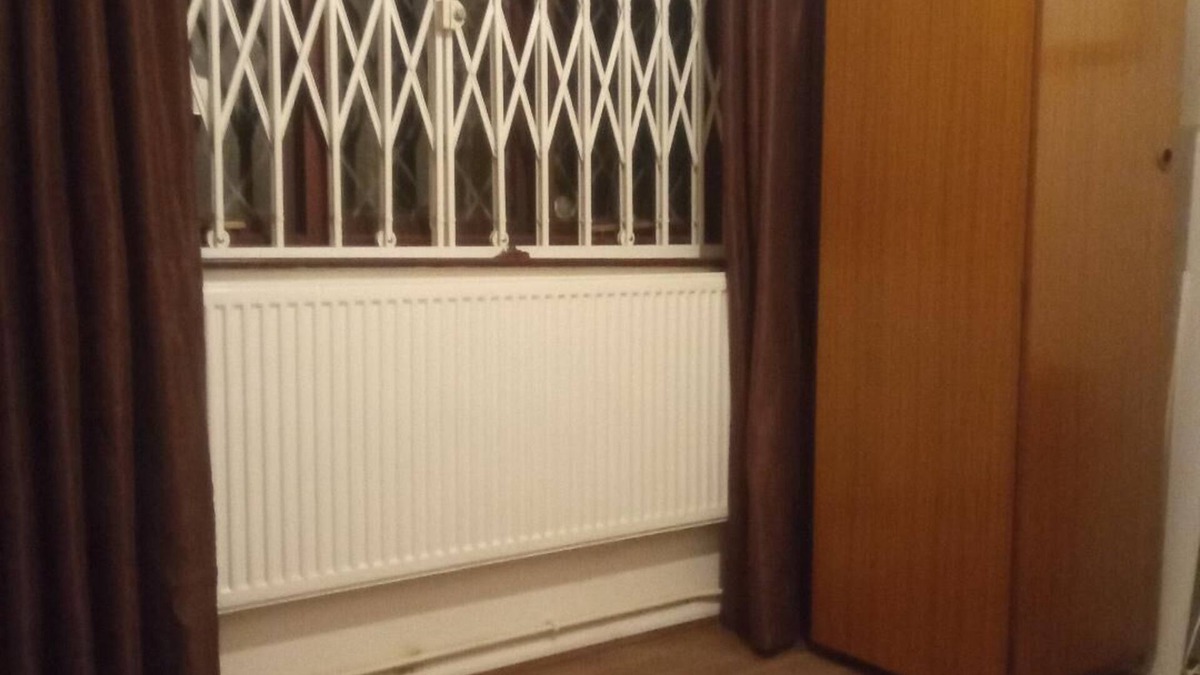Chadwell House | Spacious room in a shared house