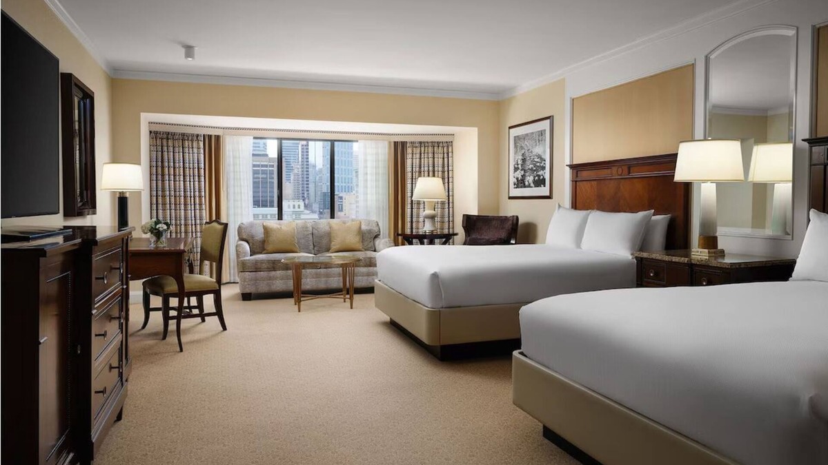 Downtown Salt Lake City Hotel | Spacious Room Near Downtown w/Gourmet Brunch & Pool Access