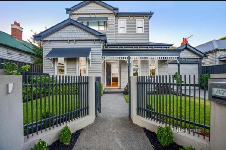 Coburg House | Spacious Room with Ensuite next to Coburg Station, Non Smoking House