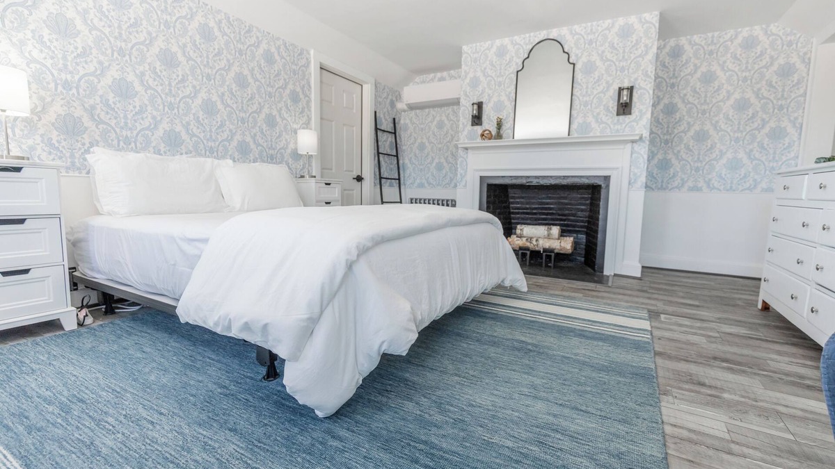 Francestown Apartment | Spacious room with Queen bed and pullout couch - Dog Friendly!