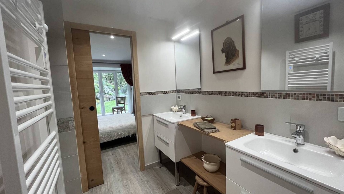 Cauterets Apartment | Spacious rooms in Cauterets, private garden, pets allowed