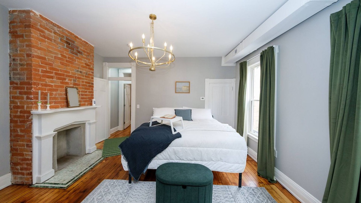 East Row Historic District House | Spacious Rowhouse - 5 Min to Cincy & Walkable!