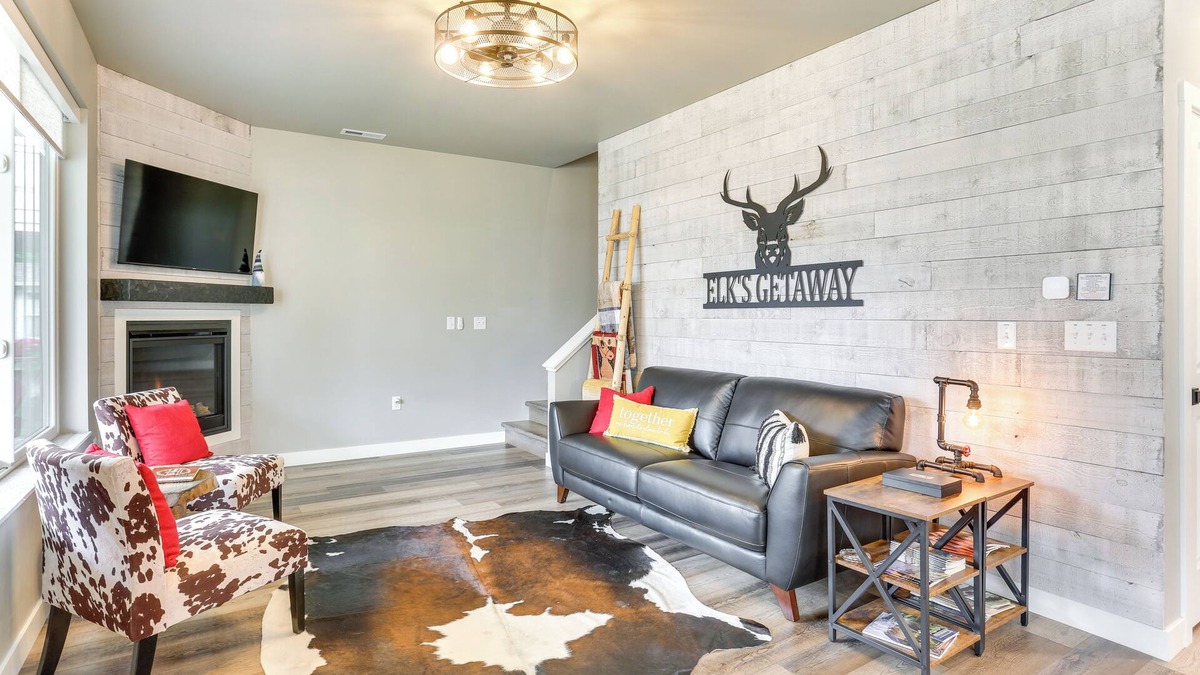 Spearfish House | Spacious, Rustic Spearfish Home: Walk to Downtown!