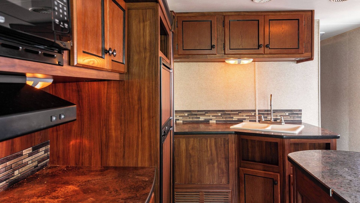 Fraziers Bottom House | Spacious RV with WiFi and HVAC in pleasant Winfield WV