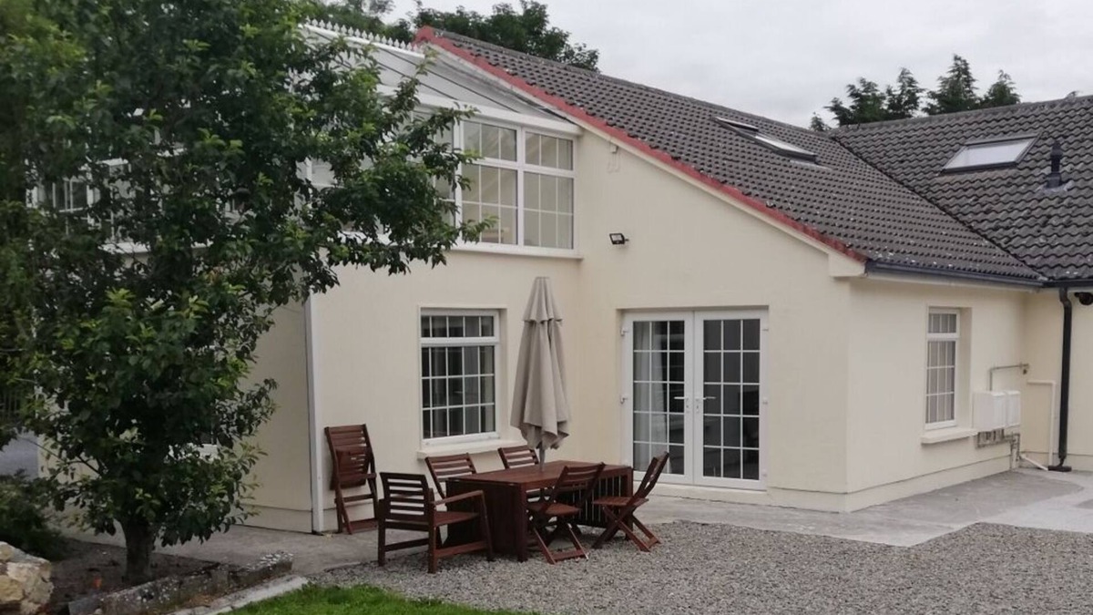 Headford Cabin | Spacious S/C lodge with large garden near Lough Corrib, Galway City & Connemara