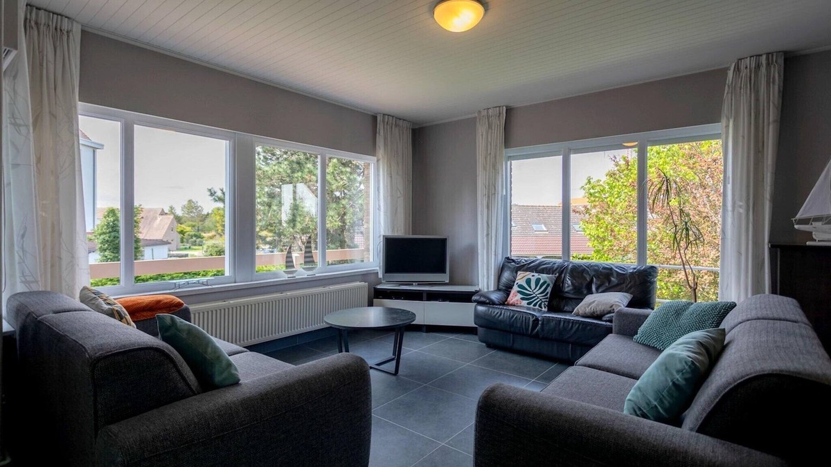 Oostduinkerke-Bad Villa | Spacious Seaside Villa in Oostduinkerke