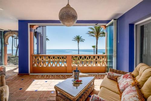 Bahia de Casares Apartment | Spacious Seaside Retreat - La Perla del Mar