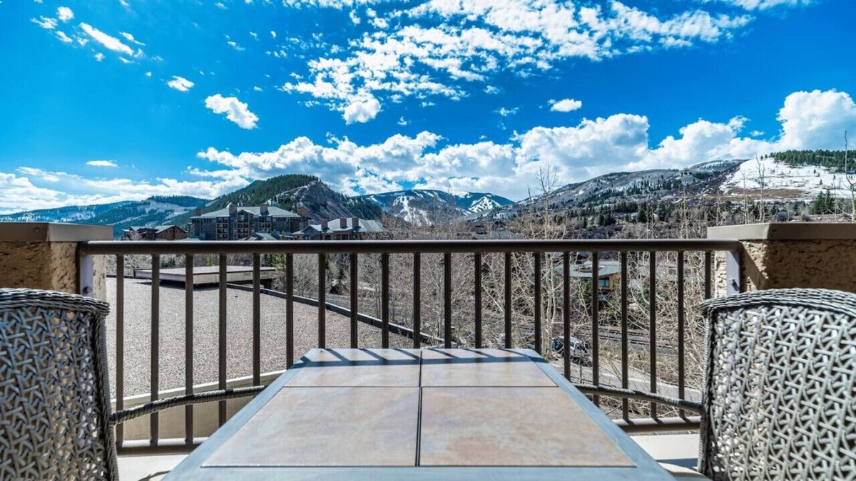 Avon Apartment | Spacious Seasons Vacation Home Steps To Lift