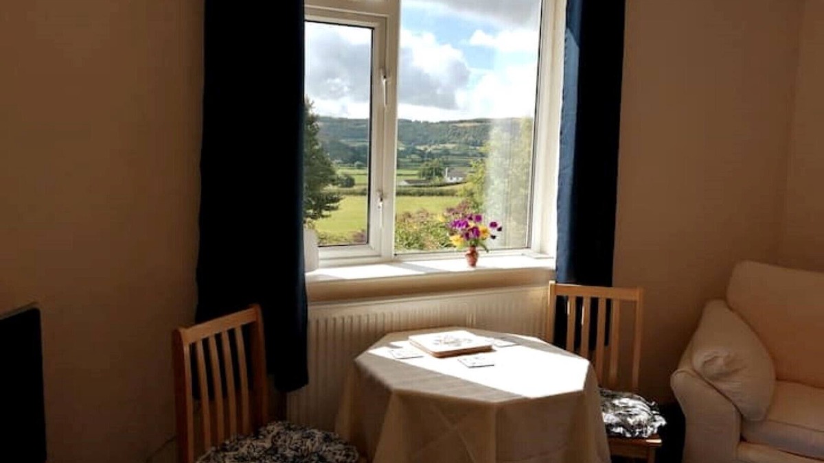 Pont-ar-gothi Apartment | Spacious Secluded Stay in the Countryside