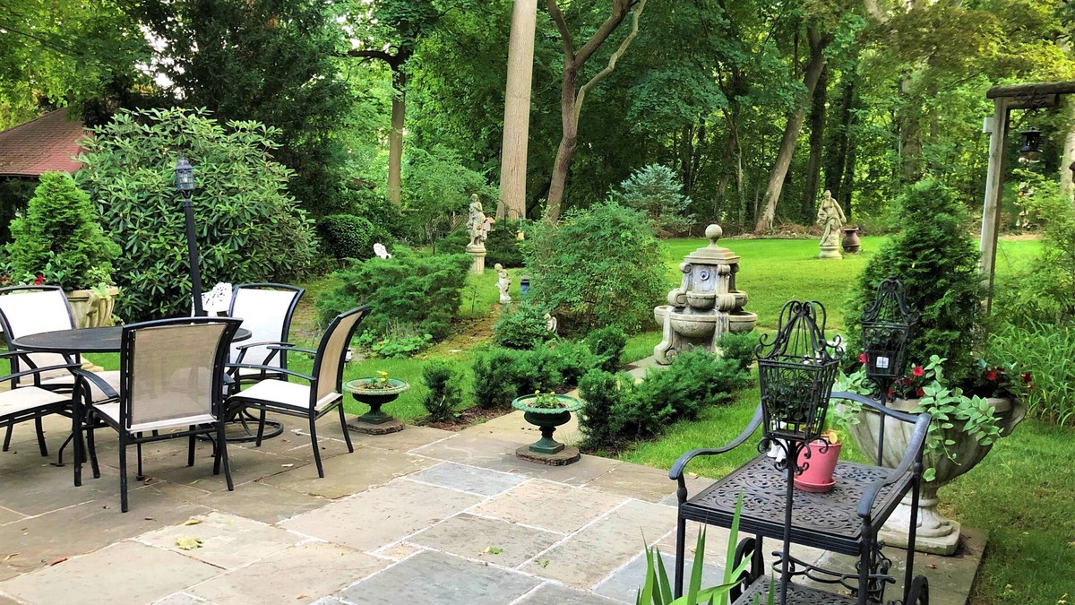 Glen Cove House | Spacious, secluded, unique Carriage House close to NYC and beach!