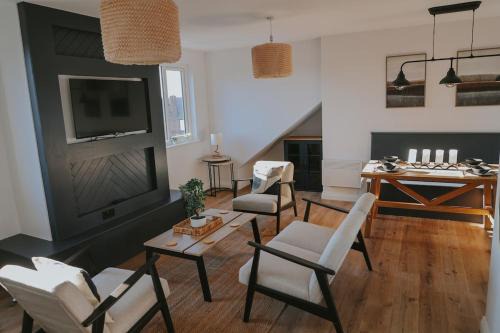 Heworth Apartment | Spacious Second Floor Apartment, Fourth Avenue