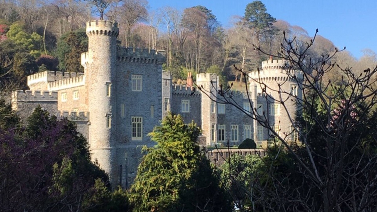 Caerhays Apartment | Spacious, self contained flat within this Historic Castle of Caerhays, within walking distance of th