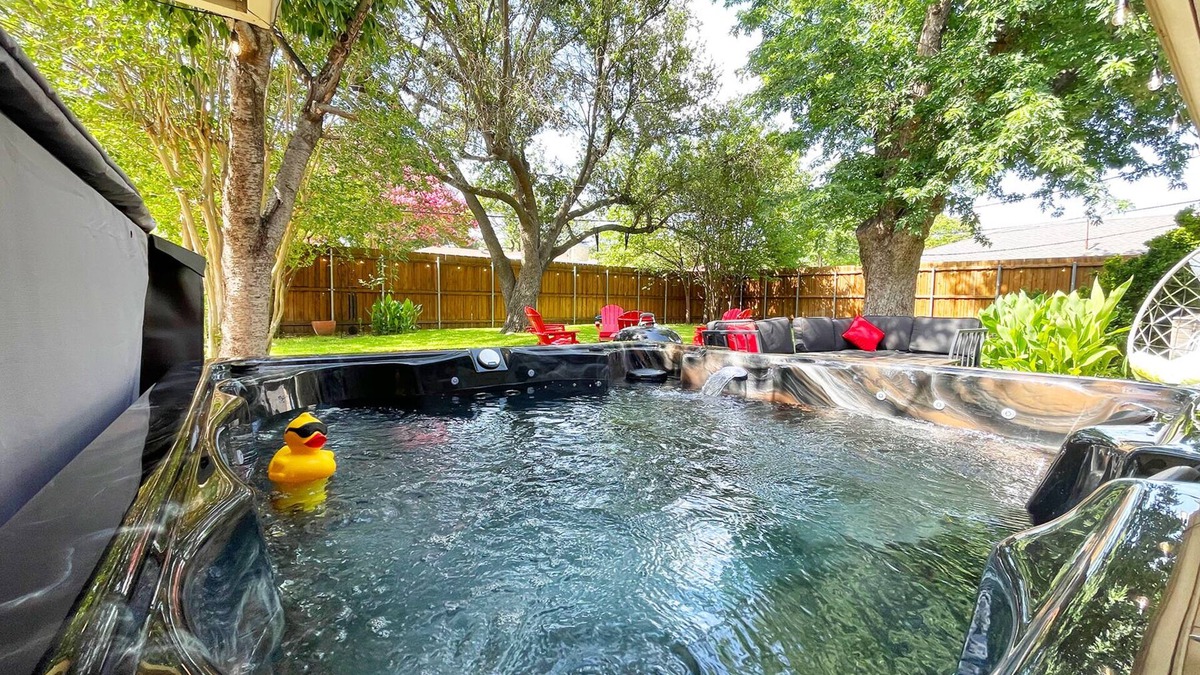 Northwest Dallas House | Spacious & Serene w/Hot Tub + Arcade + Ping-Pong + Fire Pit