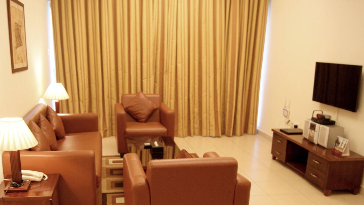 Dubai Bed & Breakfast | Spacious serviced 2BR Al Muhaisnah 5' to airport