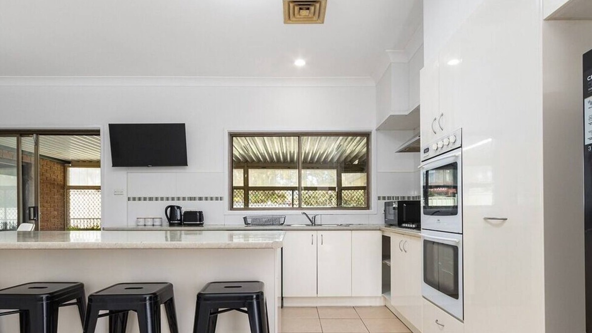 Mayfield West House | Spacious Seven Bedroom, Five Bathroom House
