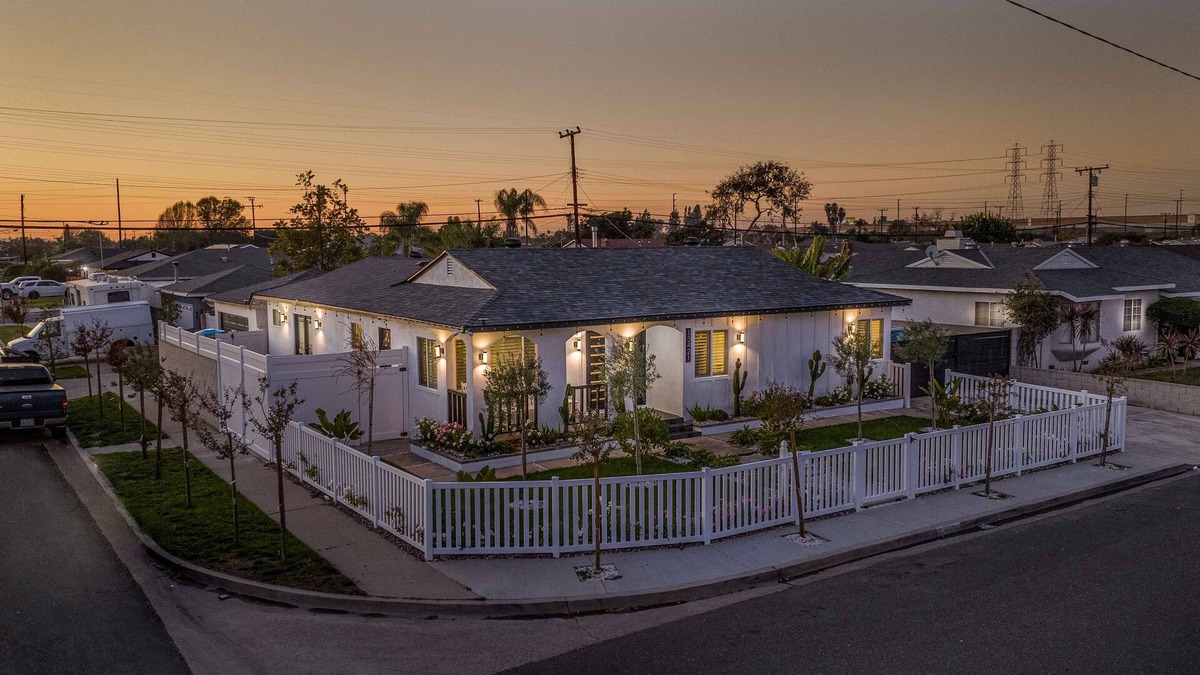 Midway City House | Spacious Socal Villa Minutes to Disneyland and Attractions