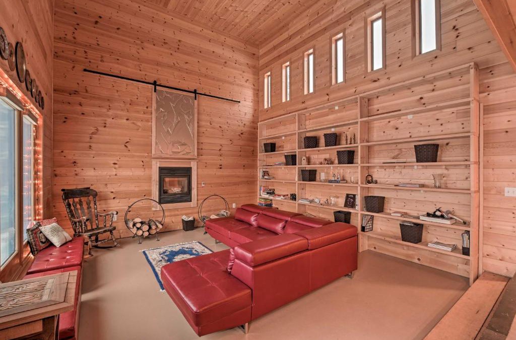 Ridgeway House | Spacious Soldotna Home with Mackey Lake Views!