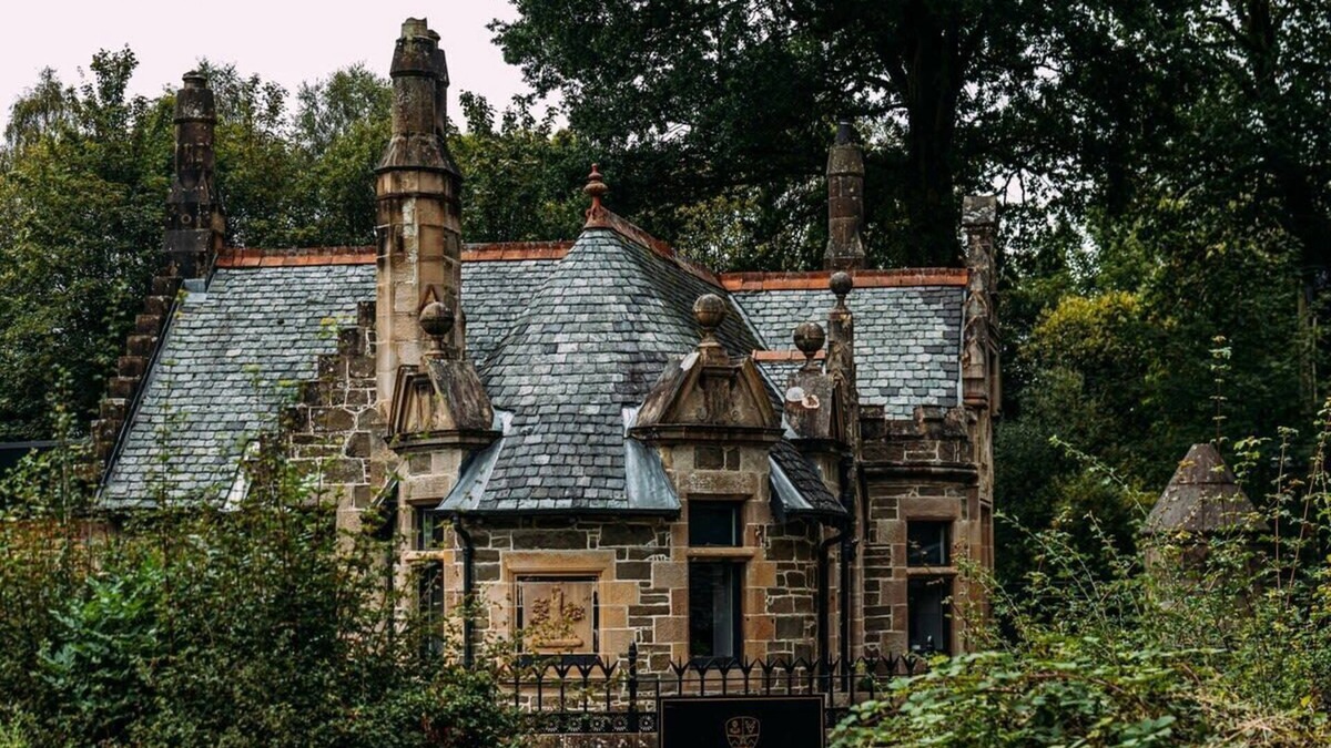 Balloch House | Spacious South Lodge with Hot Tub Balloch