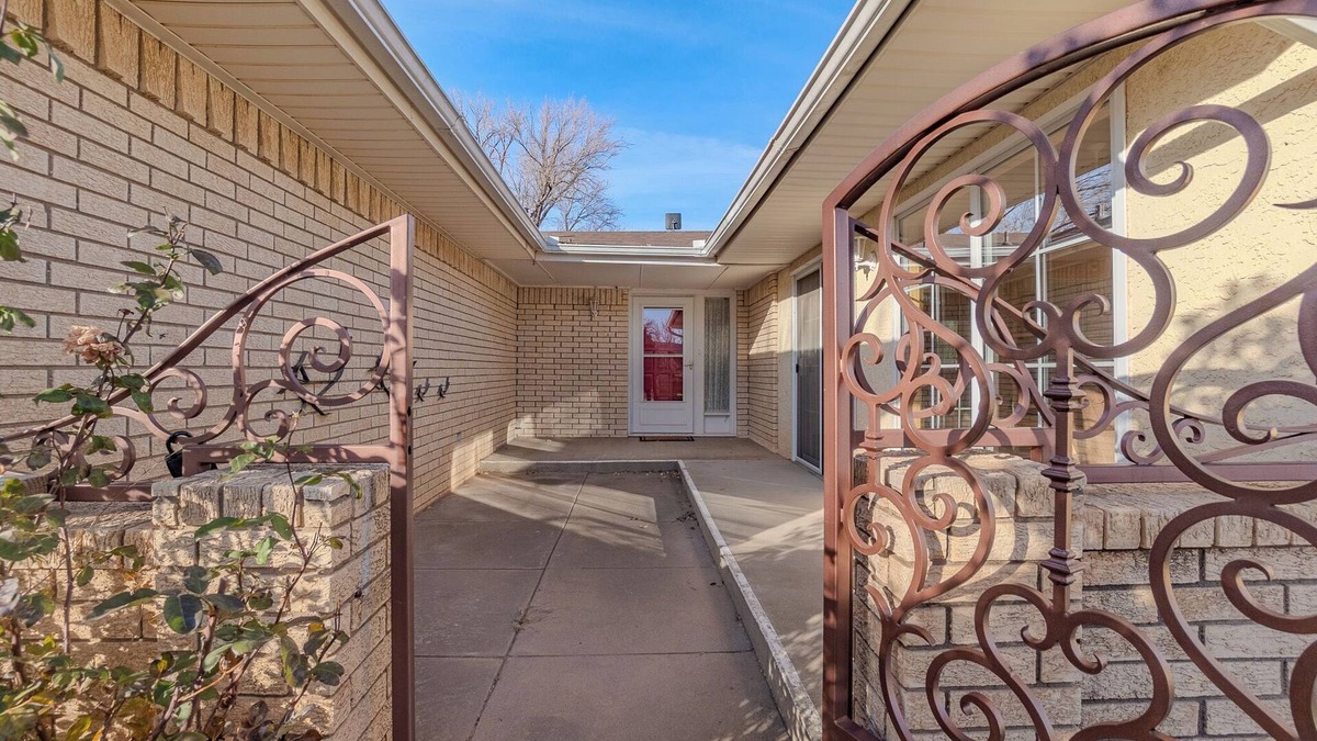 Portales House | Spacious Southwestern Style 3-Bedroom Home near ENMU/RGH