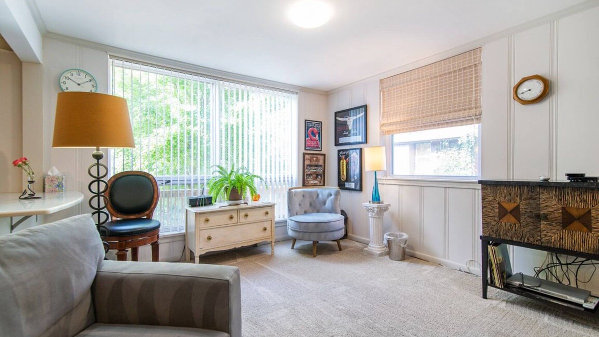 Donelson Hills Apartment | SPACIOUS, SPARKLING Country Living in the City - 4.3 miles to Downtown 5 stars!
