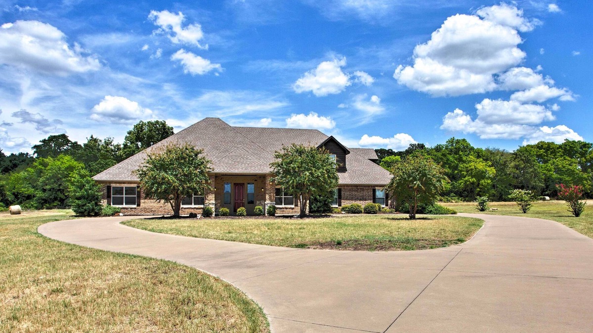 Lindale House | Spacious Stallion Lake Ranch Home w/Patio