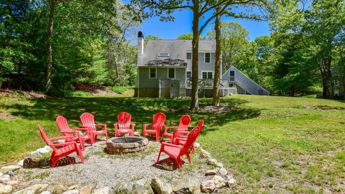 Marstons Mills House | Spacious Stone Fire Pit Game Room!