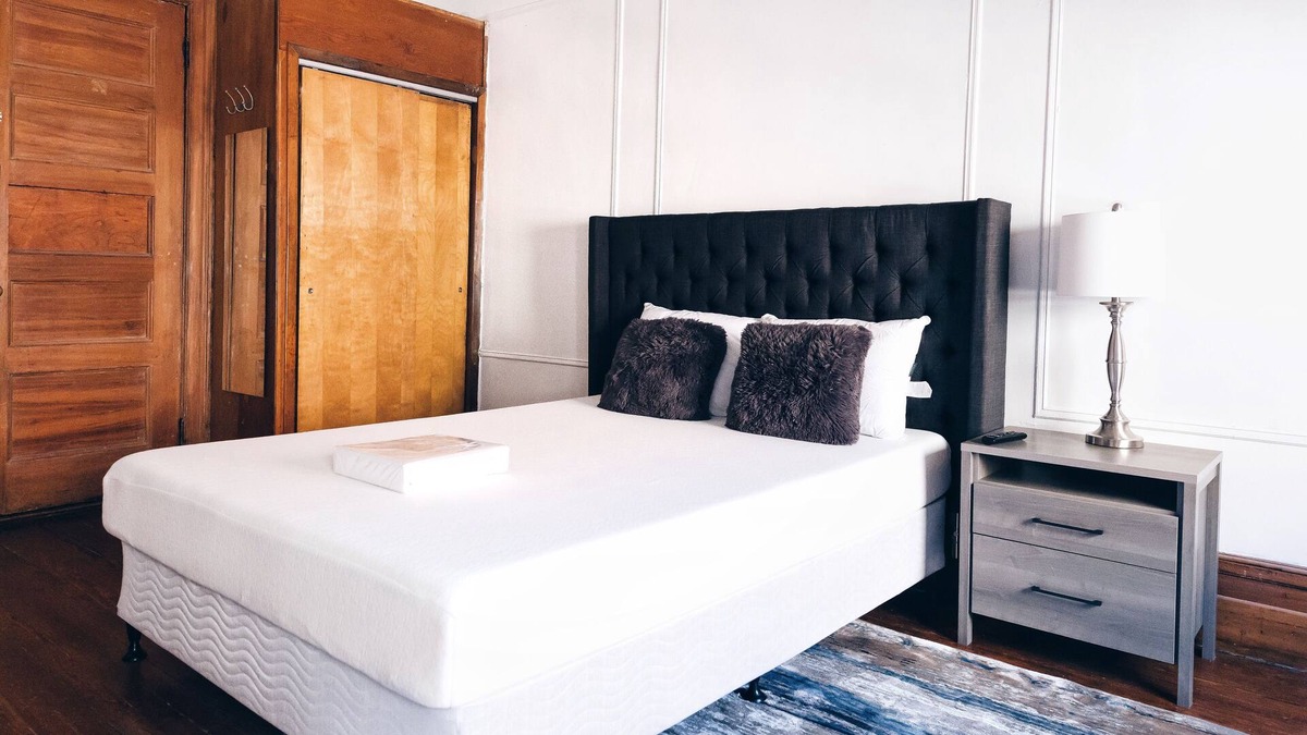 Washington Heights Apartment | Spacious Studio Apartment, Located 15-20 Mins From Downtown