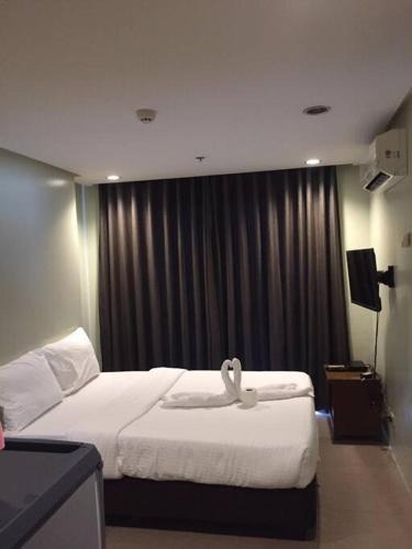 Downtown Apartment | Spacious Studio Apartment B205