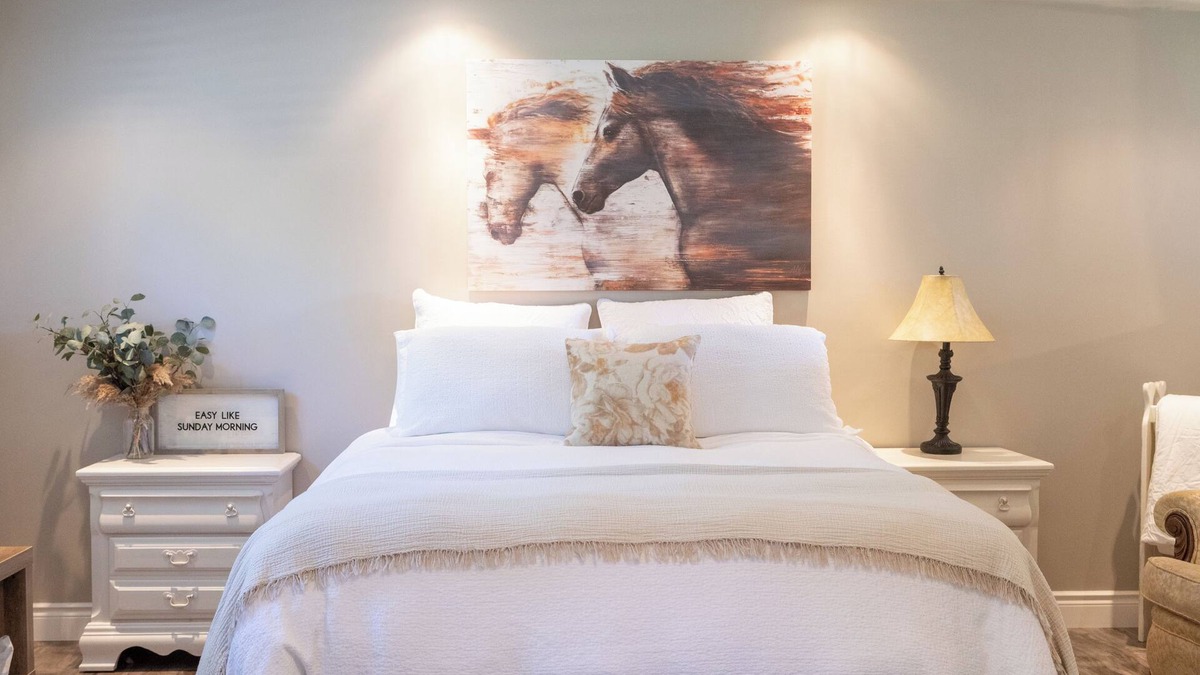 Loyalist House | Spacious Studio Basement Apartment Horse Farm Stay
