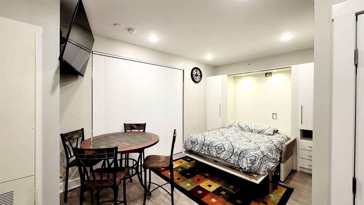 Downtown Apartment | Spacious Studio Downtown minutes from hospital