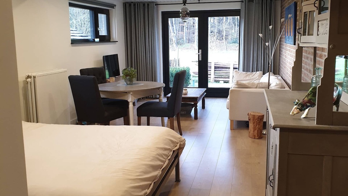 Knegsel Apartment | Spacious Studio, in wooded hiking/biking area