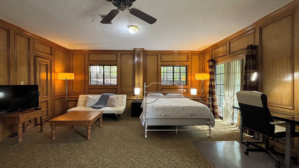 Austin Apartment | Spacious Studio Mins To Downtown Austin, UT, Zilker Park, Barton Springs