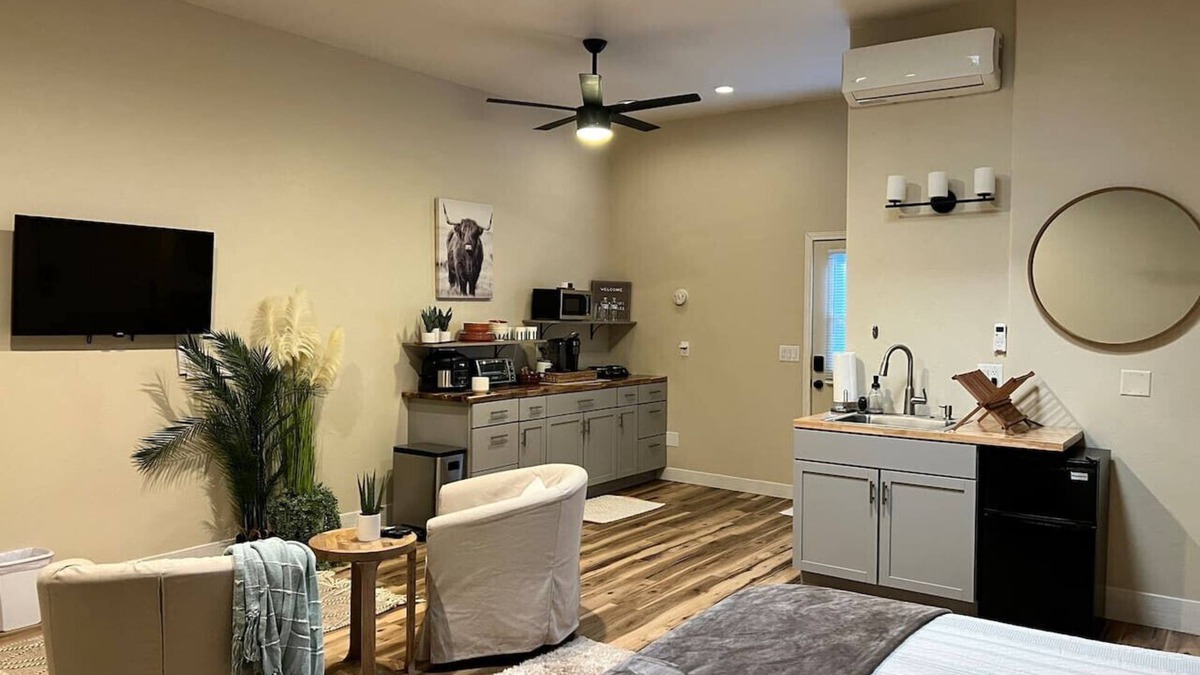 Mesilla Park House | Spacious studio near Mesilla