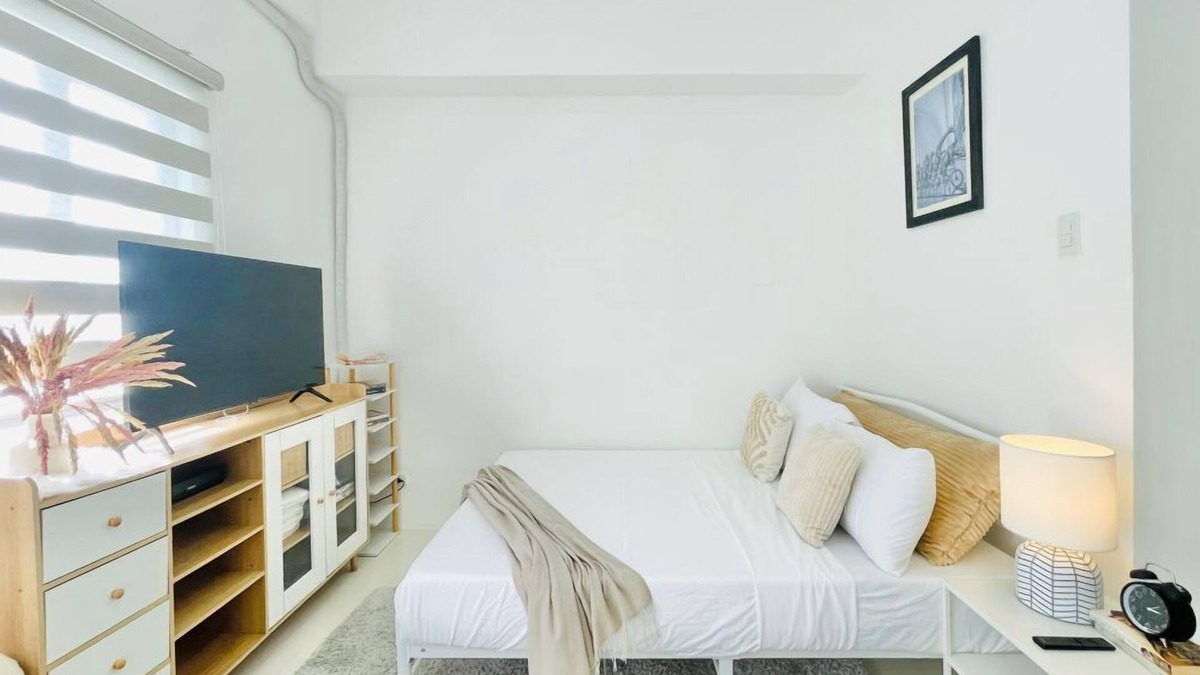 Mandurriao Apartment | Spacious Studio with Balcony