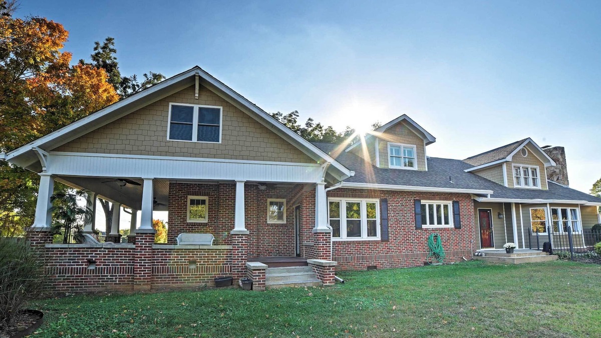 Cleveland House | Spacious & Stunning Cleveland Getaway on 1 Acre