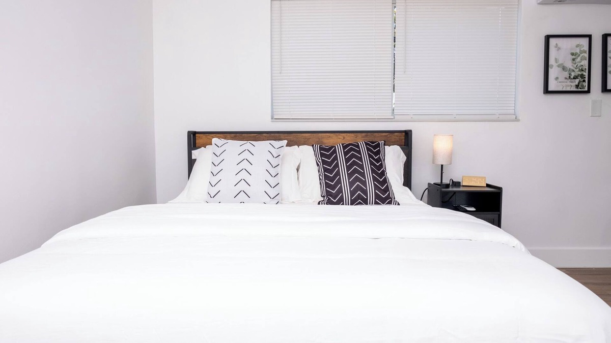 Old Northwood Historic District Hotel | Spacious & Stylish Near Downtown WPB