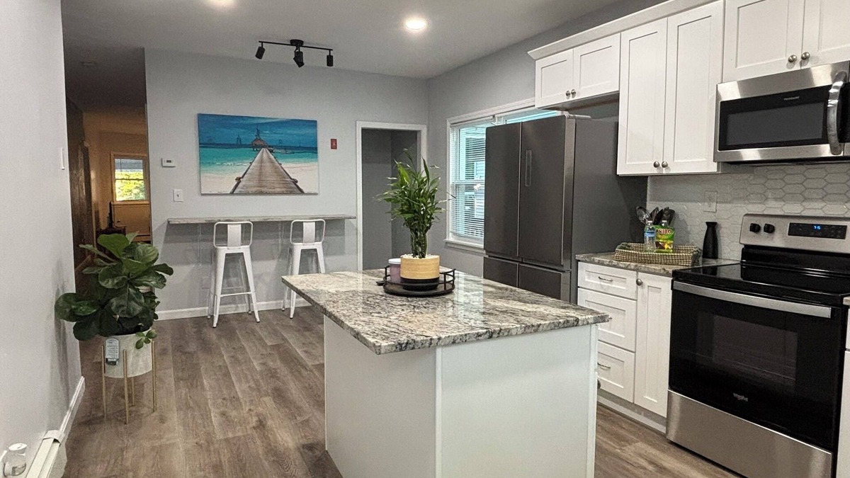 Smith Hill House | Spacious & Stylish 3-bedroom house in charming Providence, a block from PC