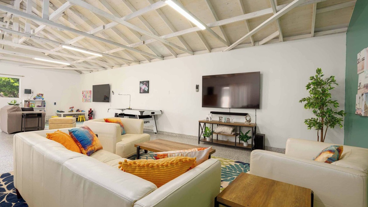 Midway City House | Spacious & Stylish 4BR Home near Huntington Beach