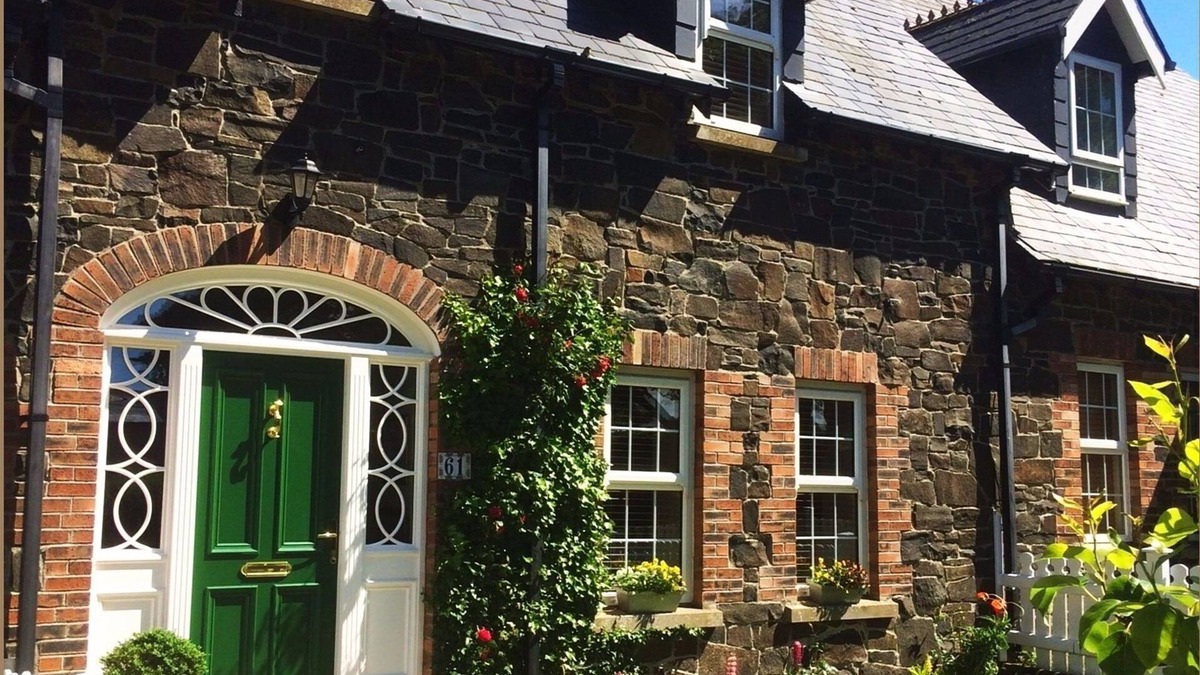 Portrush Cottage | Spacious, stylish Copperpot Cottage: Autumn and Xmas stays booking now!