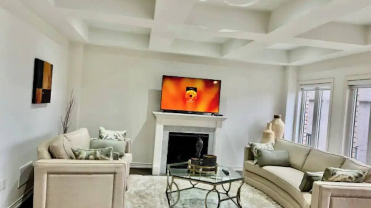 Bowmanville House | Spacious, Stylish & Tranquil Gem near Town Center!