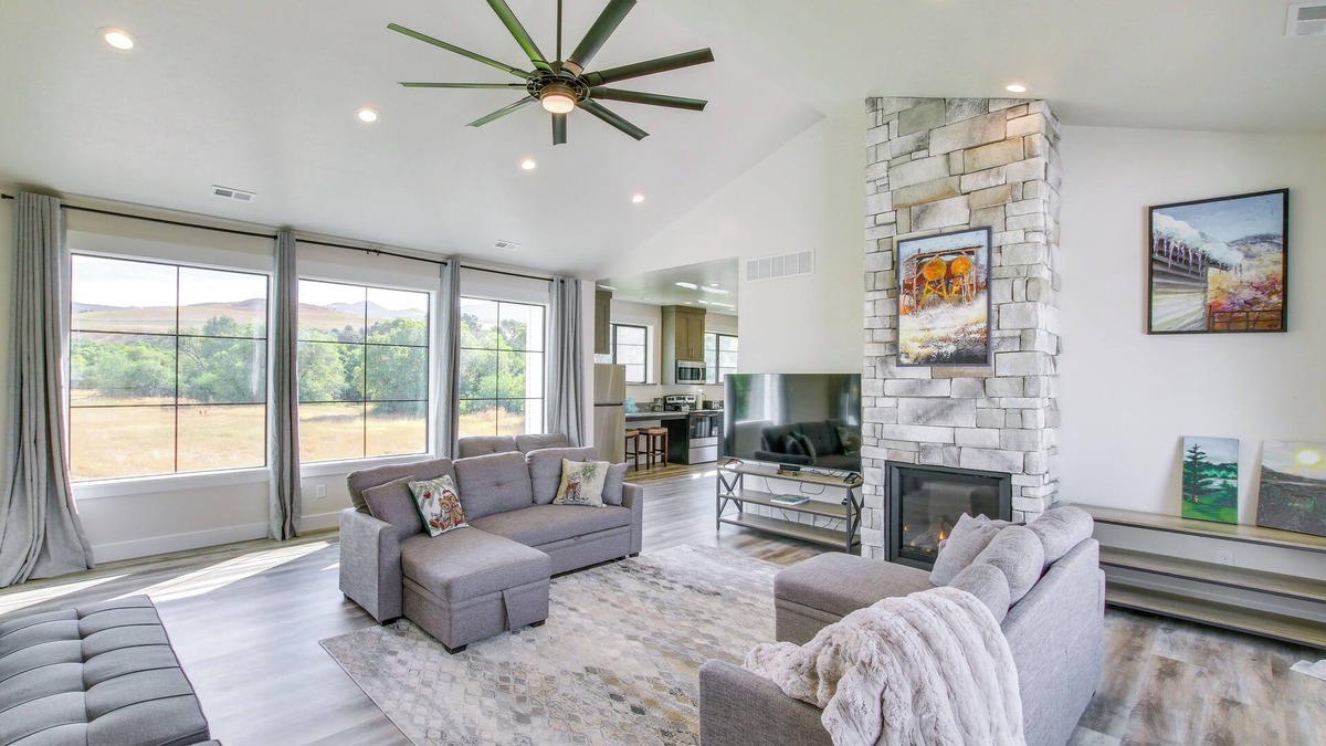 Preston House | Spacious 'Sugar Creek Lodge' on Scenic Cub River!