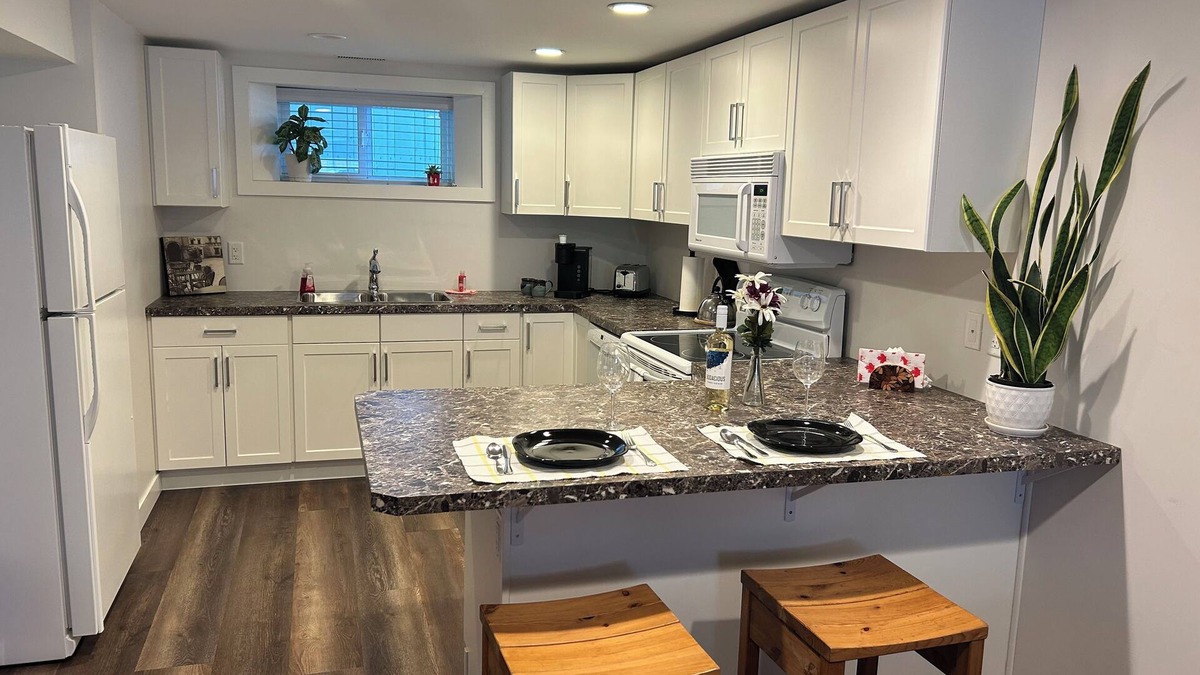 South Lethbridge House | Spacious Suite in Central Location
