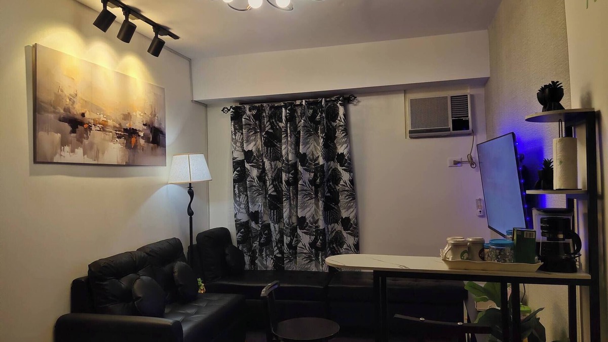 Ugong Condo | Spacious Suite in Pasig CityUrban Metro Escape