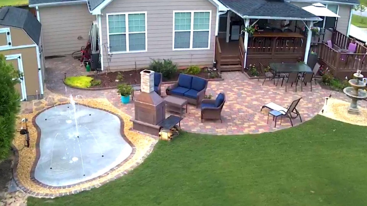 Athens House | Spacious suite with fenced back yard, deck, gas grill, fireplaces and splash pad