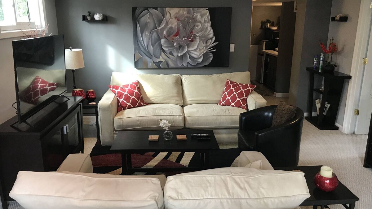 Claremont House | Spacious suite with private patio, minutes from DC/DCA