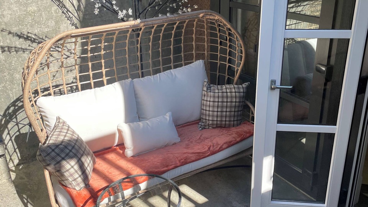Burnaby Apartment | Spacious Suite with Wine Cellar backing onto Burnaby Mountain Pet Friendly