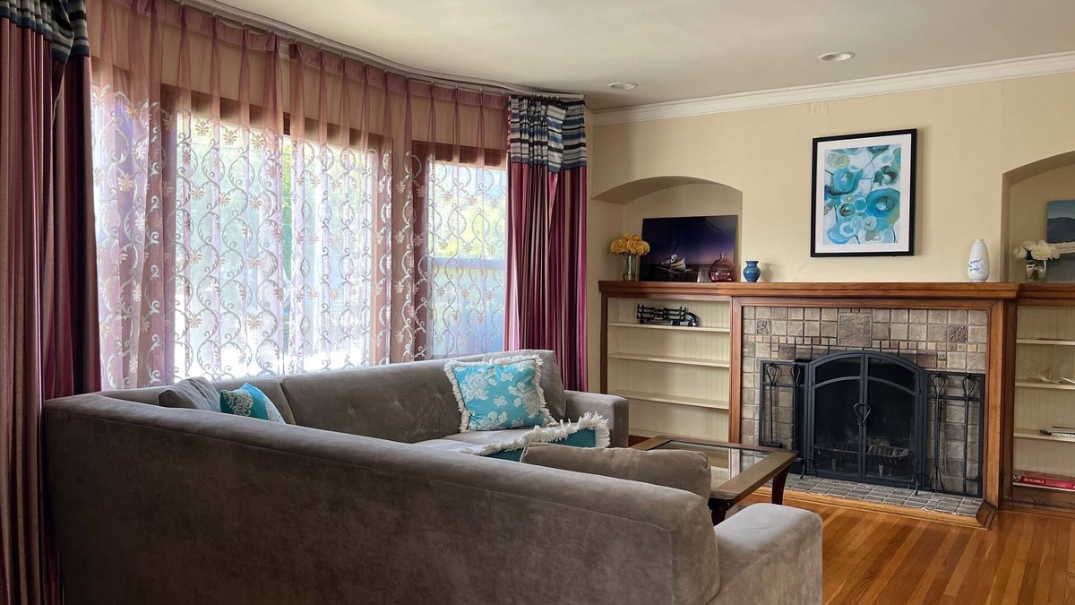 Dolores Heights House | Spacious Sunny Two Bedroom+office Mediterranean Top Floor House